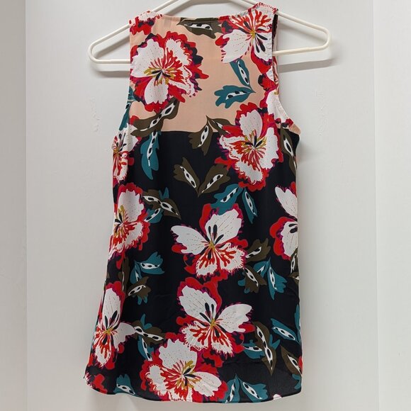 CAbi #5542 Hibiscus Print Sleeveless Blouse - Picture 4 of 15